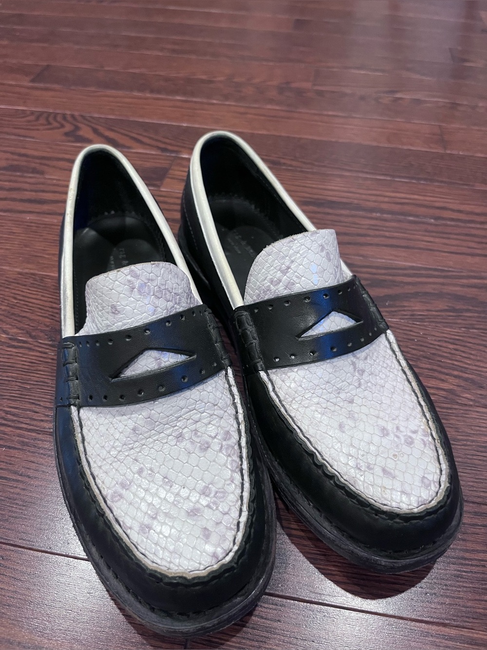 Ladies Black and White snakeskin Leather Slip-On Loafers sz 6.5